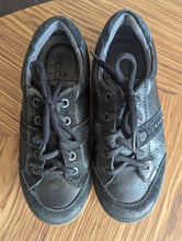 Load image into Gallery viewer, Ecco School Shoes - EU33 UK1