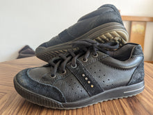 Load image into Gallery viewer, Ecco School Shoes - EU33 UK1