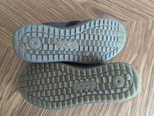 Load image into Gallery viewer, Ecco School Shoes - EU33 UK1
