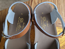 Load image into Gallery viewer, NEW Saltwater Tan Surfer Sandals UK 1 EU 33
