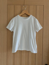 Load image into Gallery viewer, Simple White T Shirt - 9 Years
