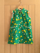 Load image into Gallery viewer, Brilliant Green Vintage Floral Dress - 6 Years
