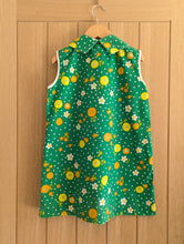 Load image into Gallery viewer, Brilliant Green Vintage Floral Dress - 6 Years
