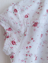 Load image into Gallery viewer, Pretty Rose Print Seersucker Pleated Blouse - 8 Years

