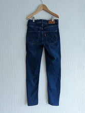 Load image into Gallery viewer, Levis Skinny Jeans - 9 Years
