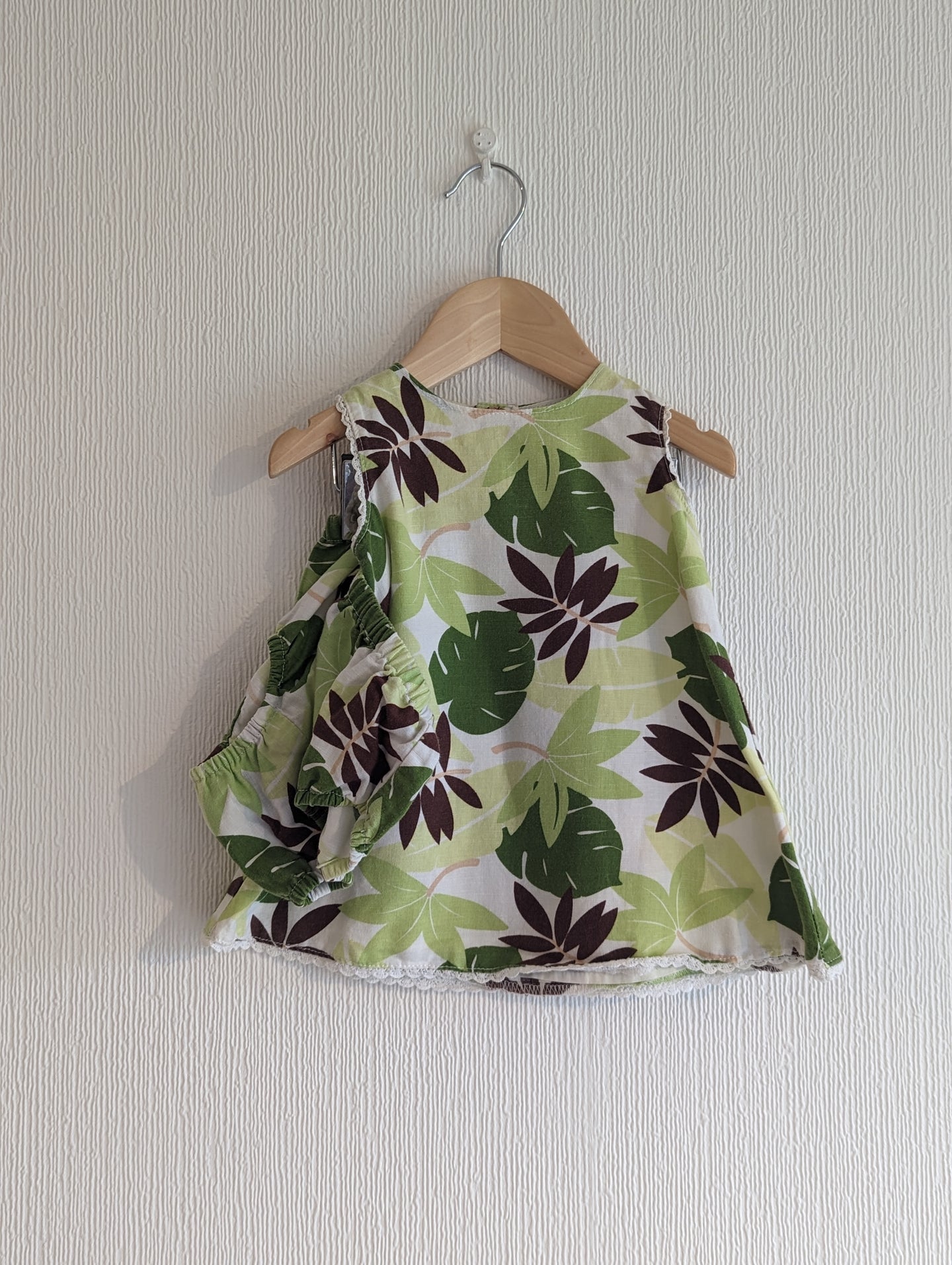 Gorgeous Leaf Print Dress & Bloomers - 6 Months
